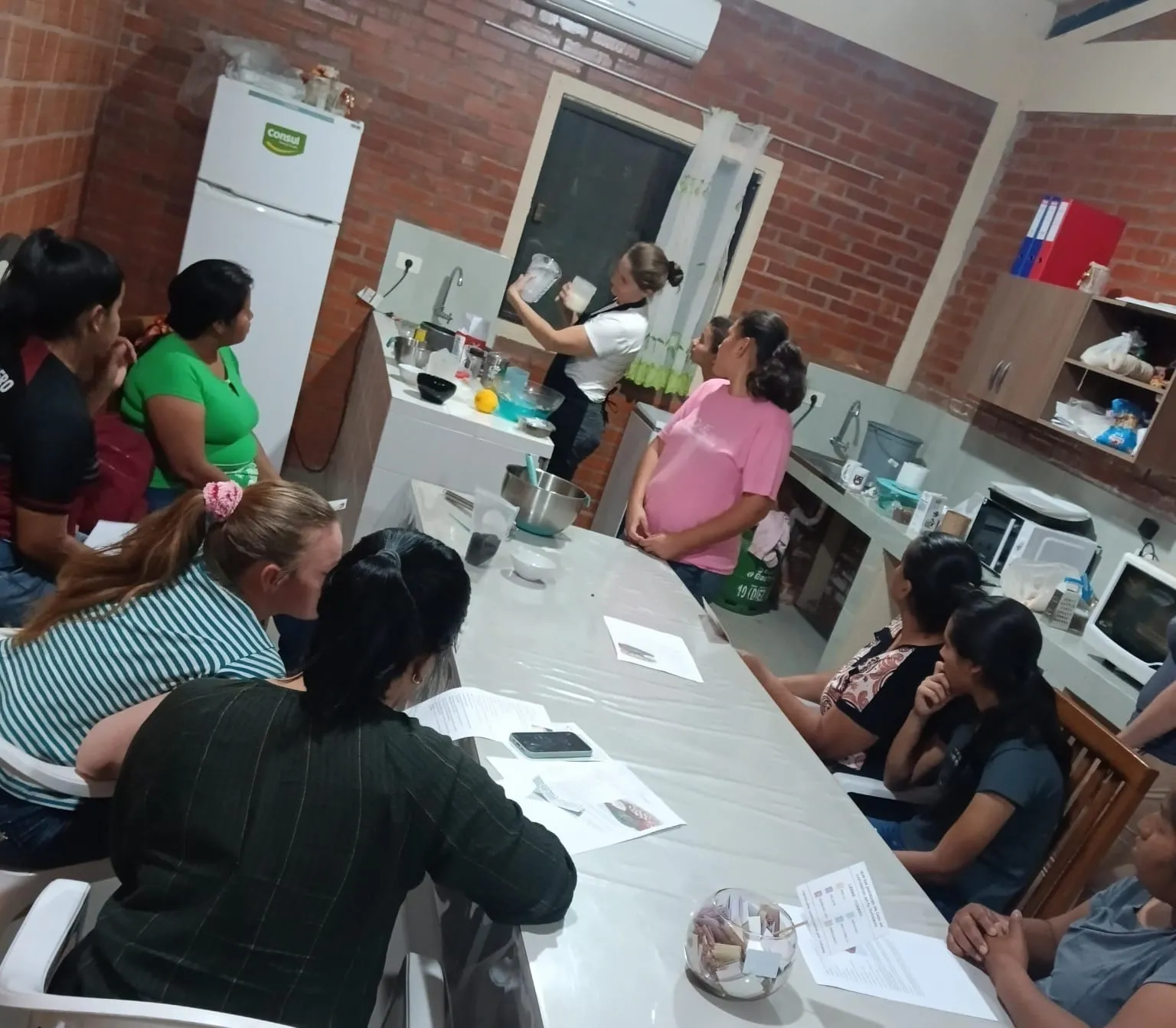 Alumnas en el curso de cocina